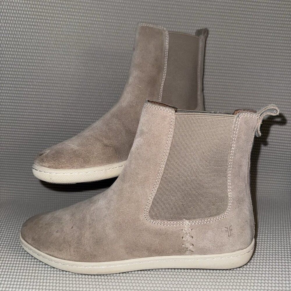 Frye Melissa Chelsea Beige Suede Pull On Boots Booties Shoes Womens Size 9.5